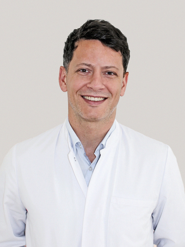 Dr. Assen Mladenov, Plastische Chirurgie Berlin, AesthetiCum